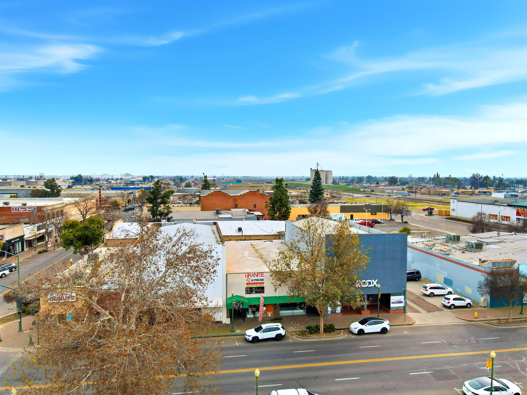 135 E Tulare Ave, Tulare, CA 93274