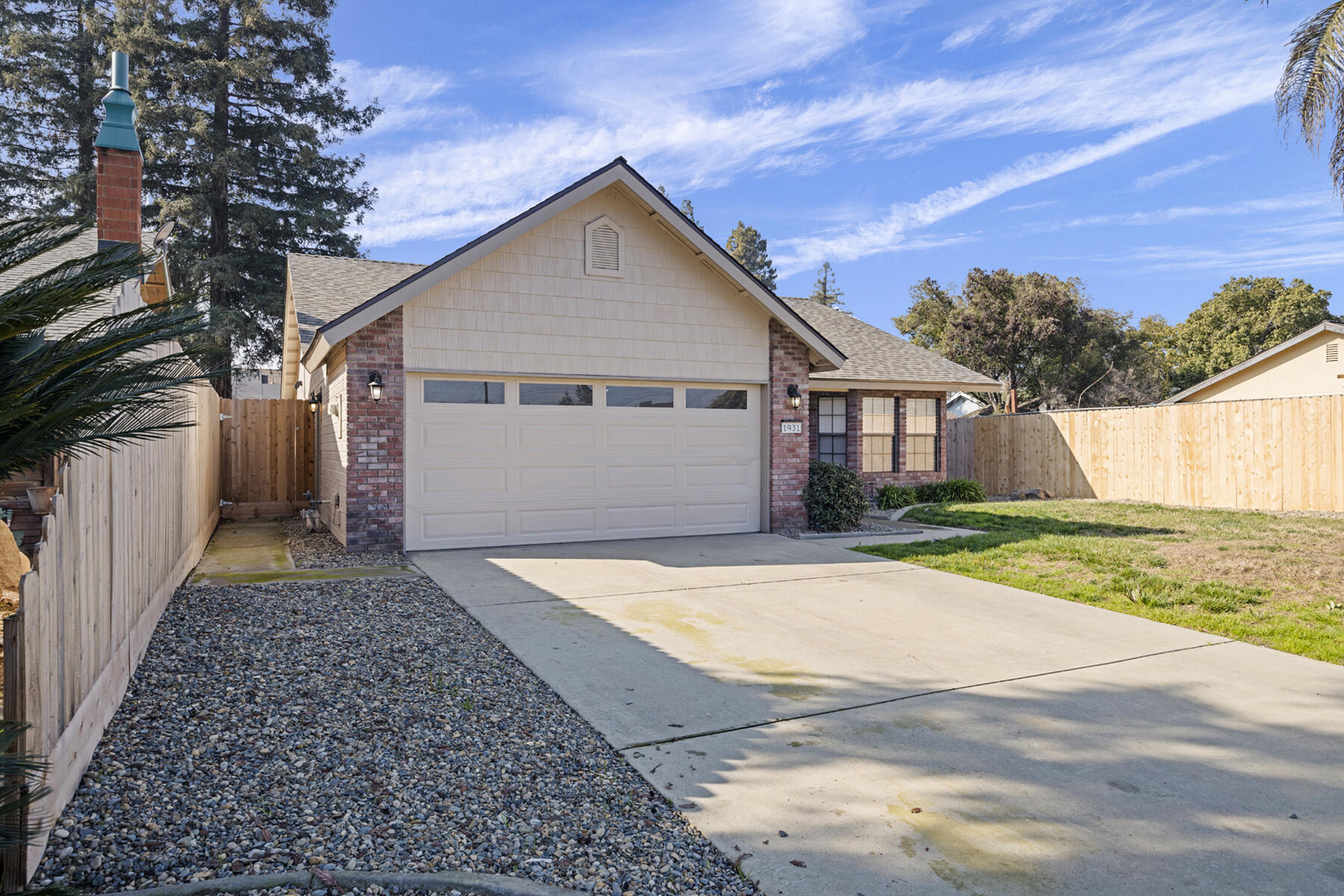 1931 S West Ct, Visalia, CA 93277