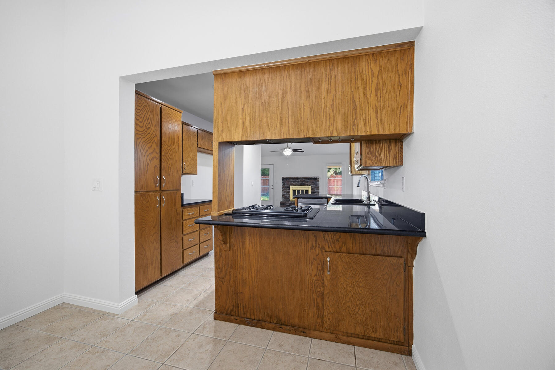 1931 S West Ct, Visalia, CA 93277