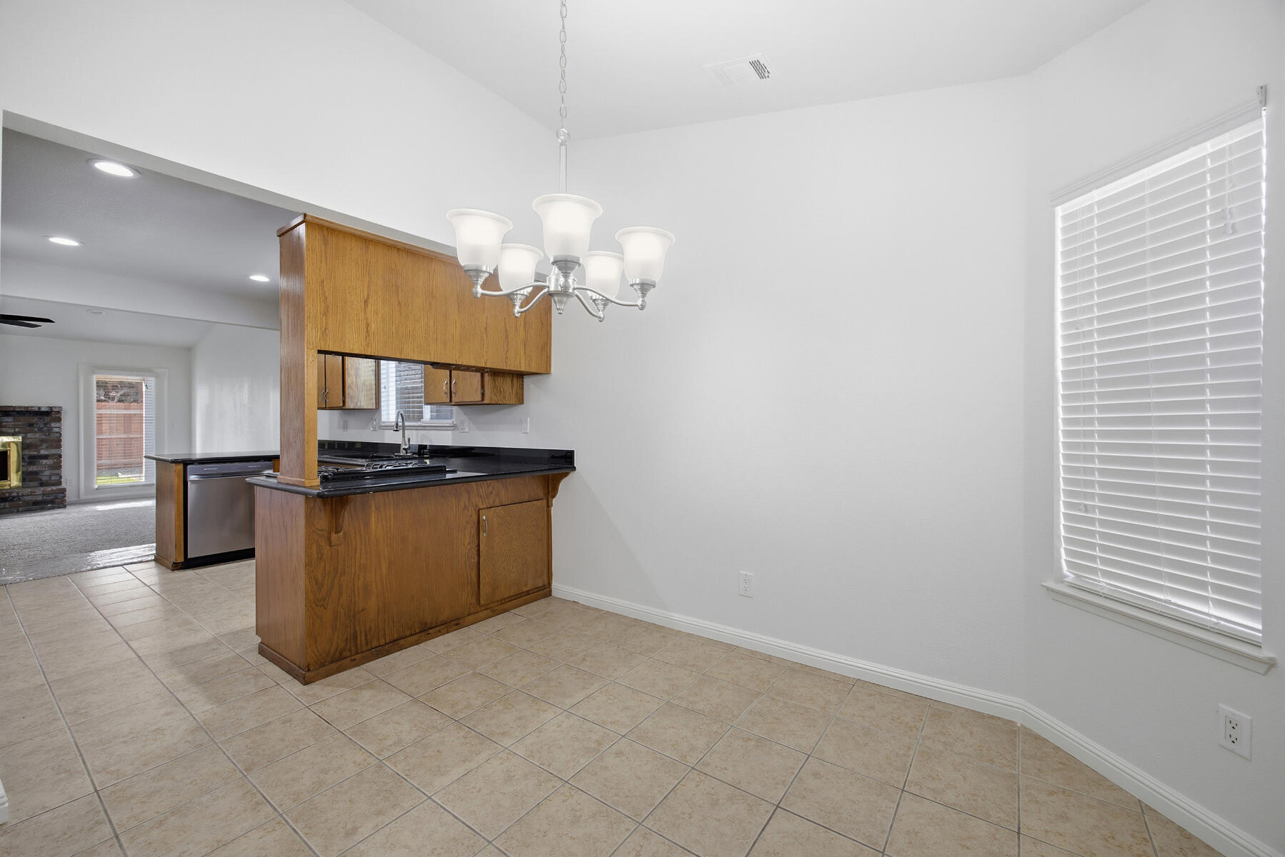 1931 S West Ct, Visalia, CA 93277