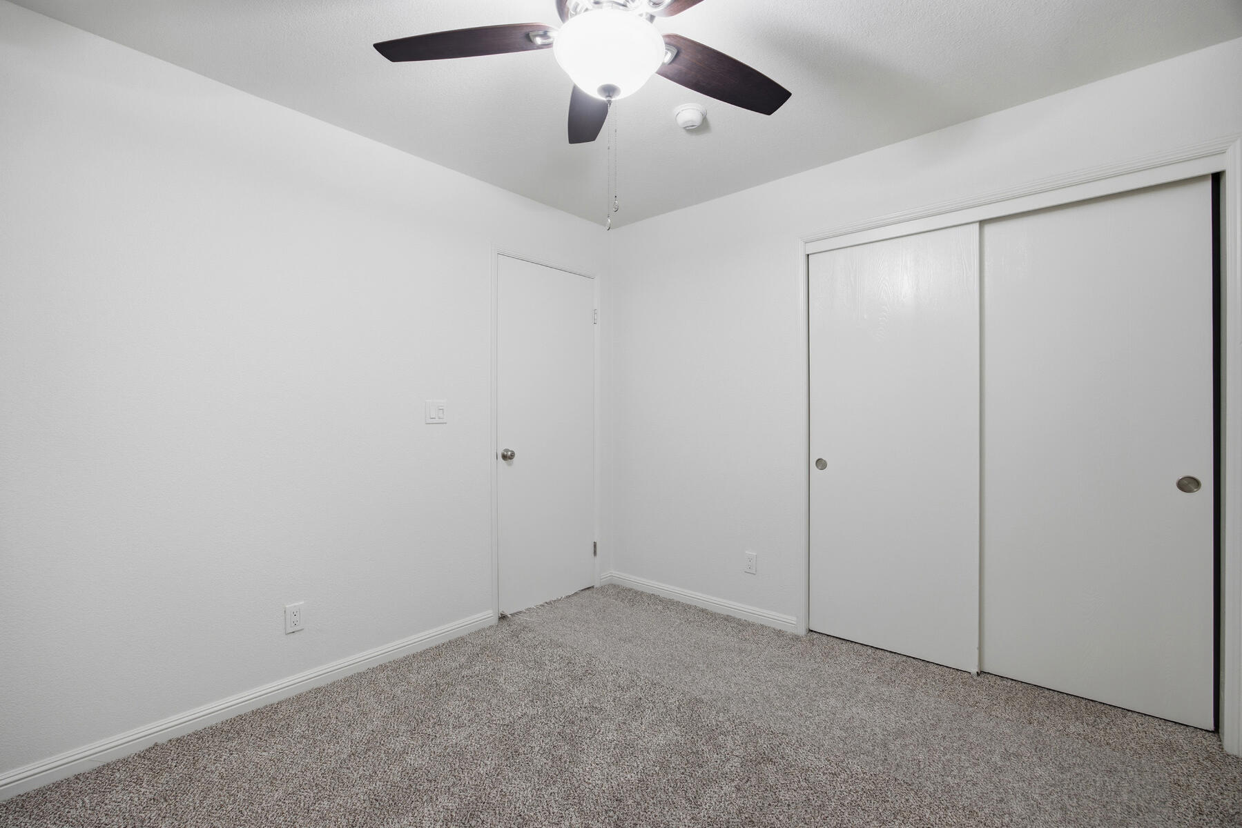 1931 S West Ct, Visalia, CA 93277