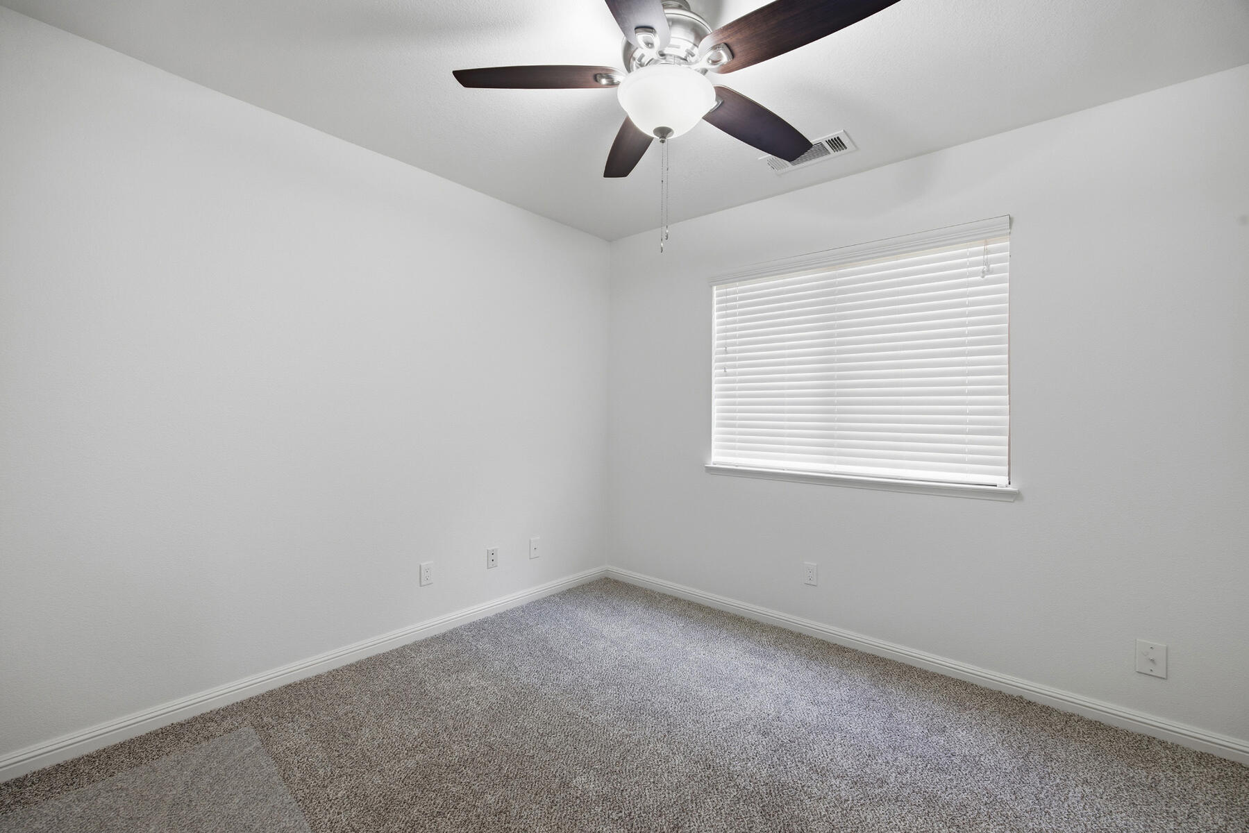 1931 S West Ct, Visalia, CA 93277