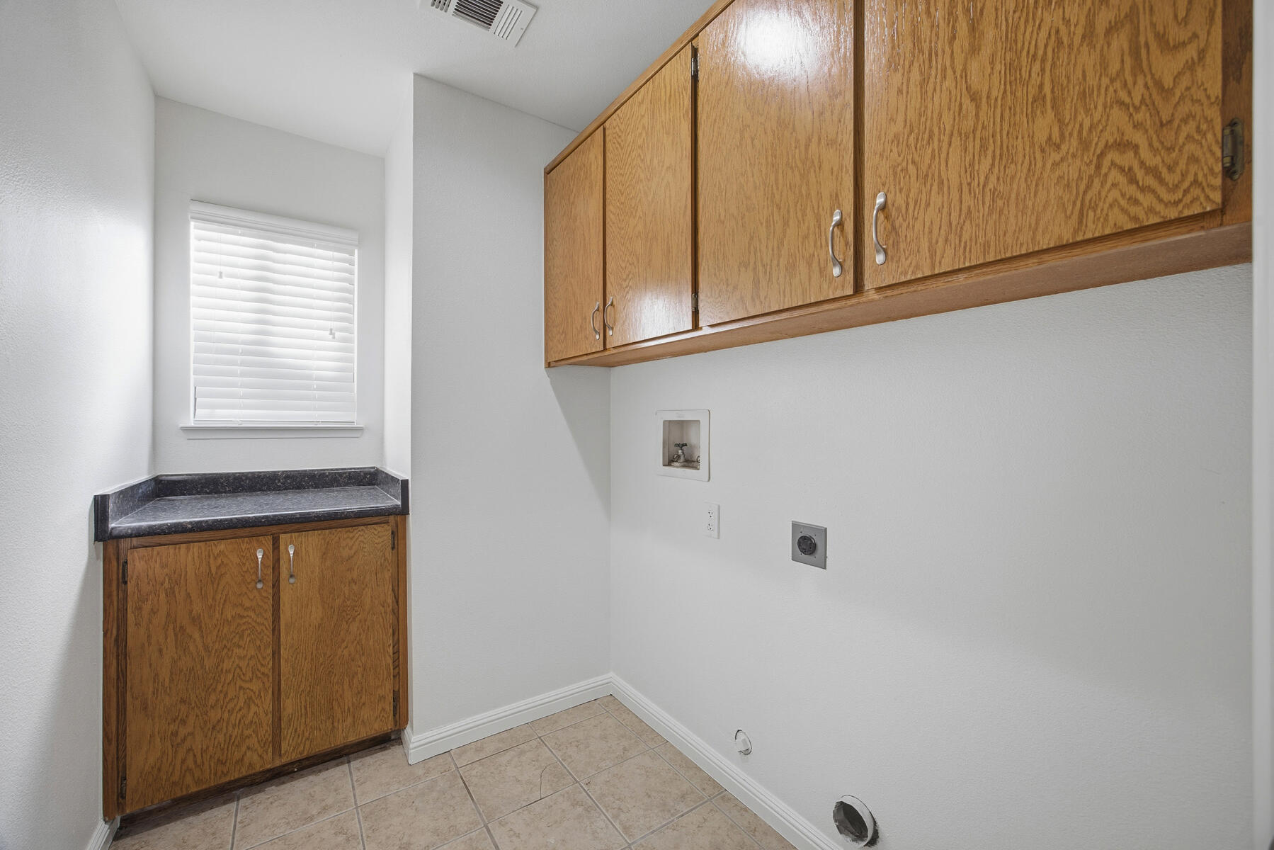 1931 S West Ct, Visalia, CA 93277