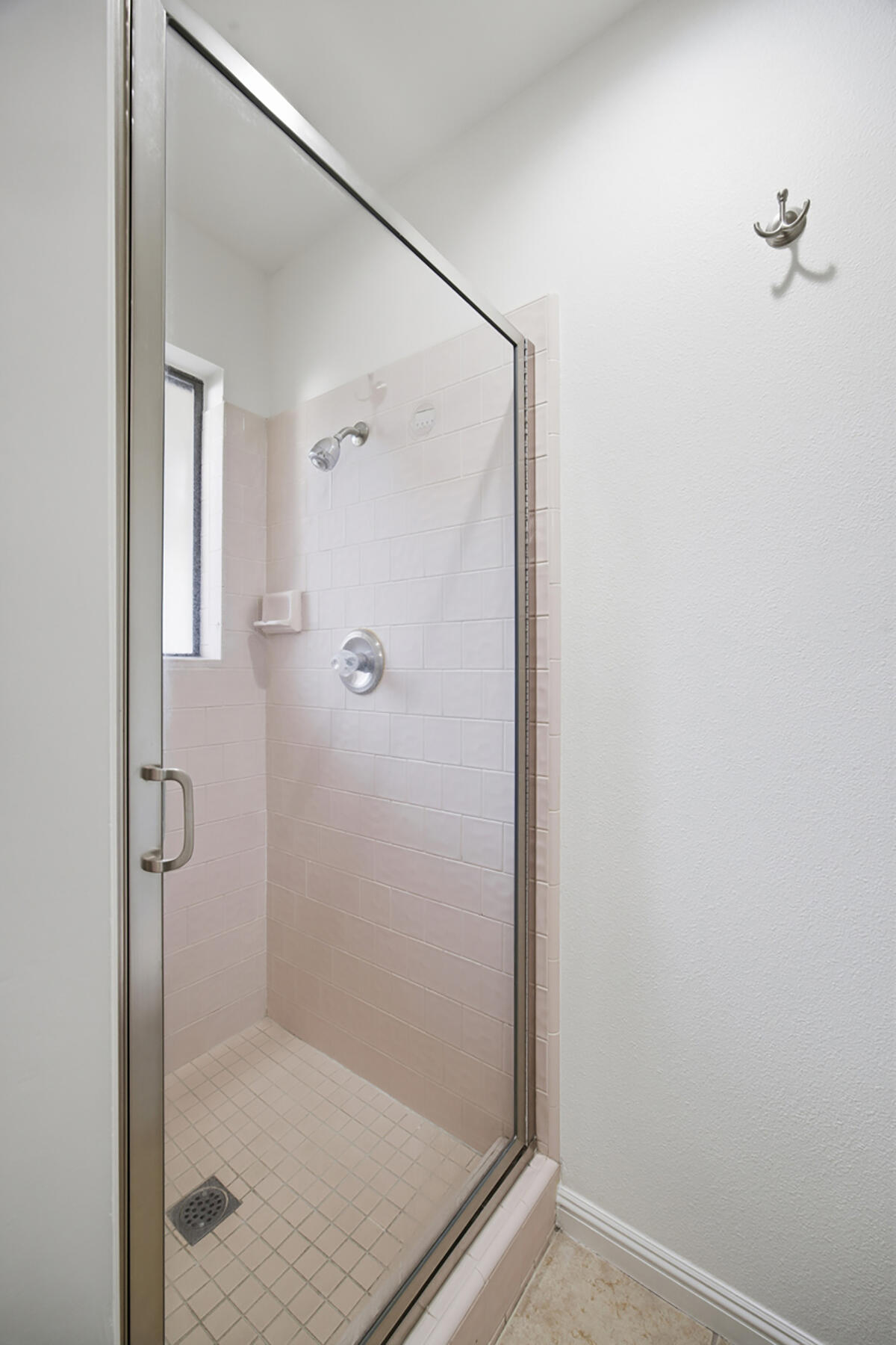 1931 S West Ct, Visalia, CA 93277