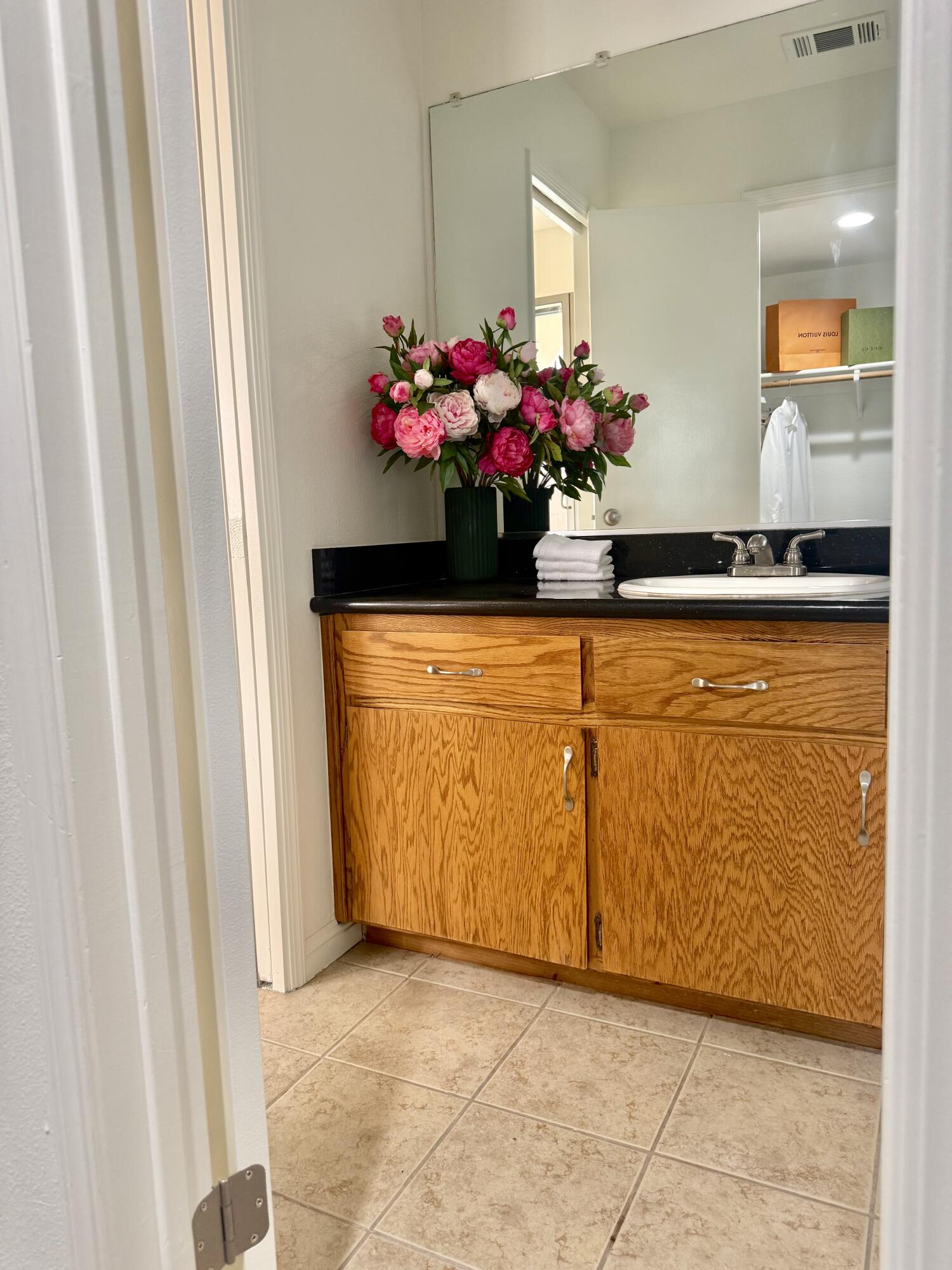 1931 S West Ct, Visalia, CA 93277