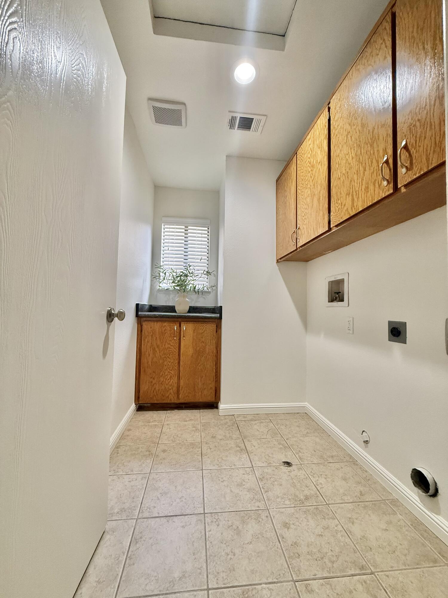 1931 S West Ct, Visalia, CA 93277