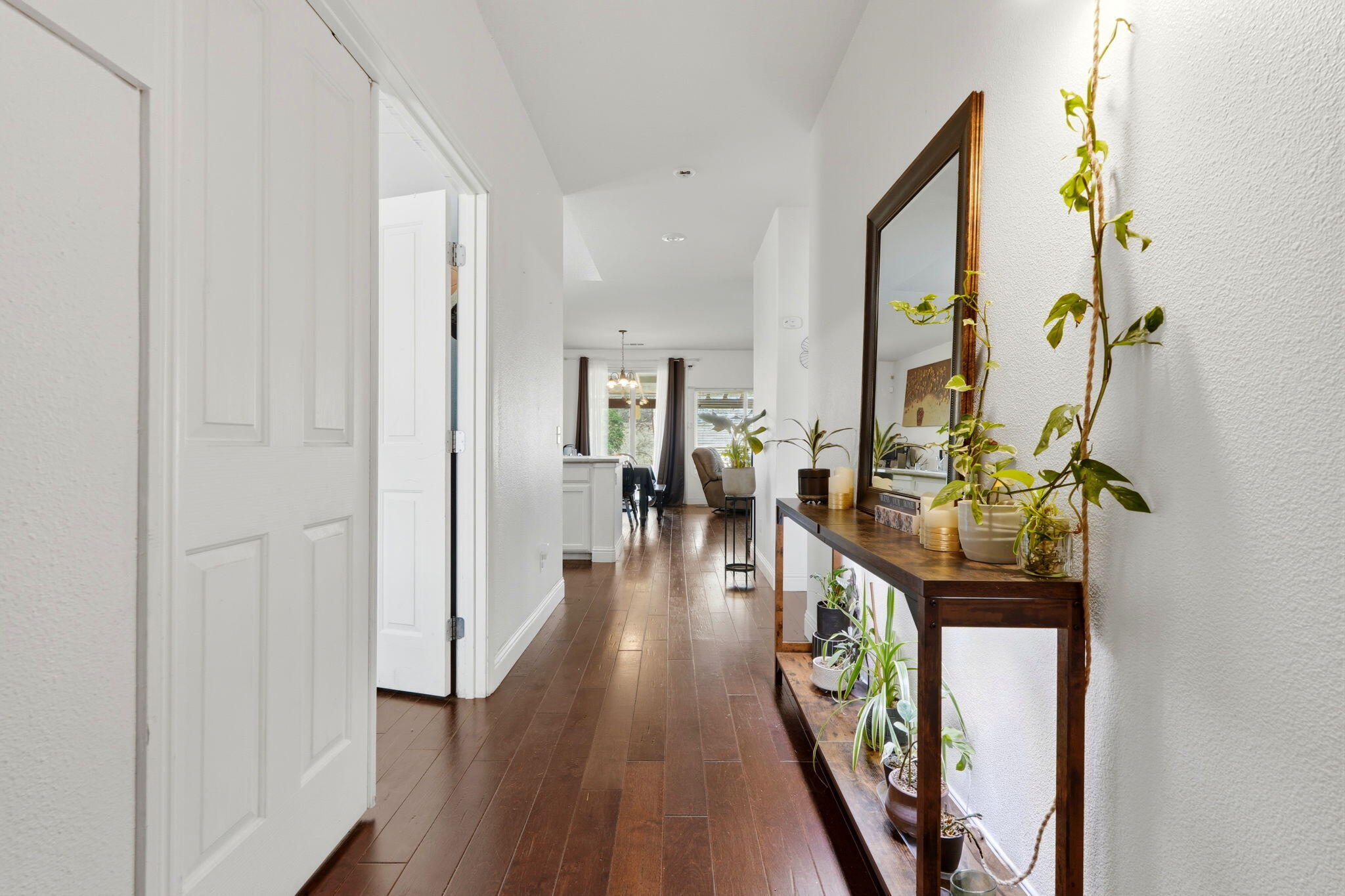 834 W W James Ct, Visalia, CA 93277