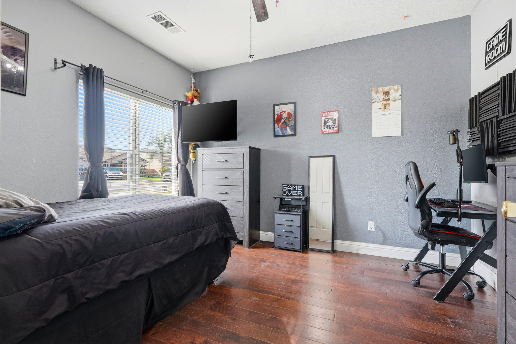 834 W W James Ct, Visalia, CA 93277