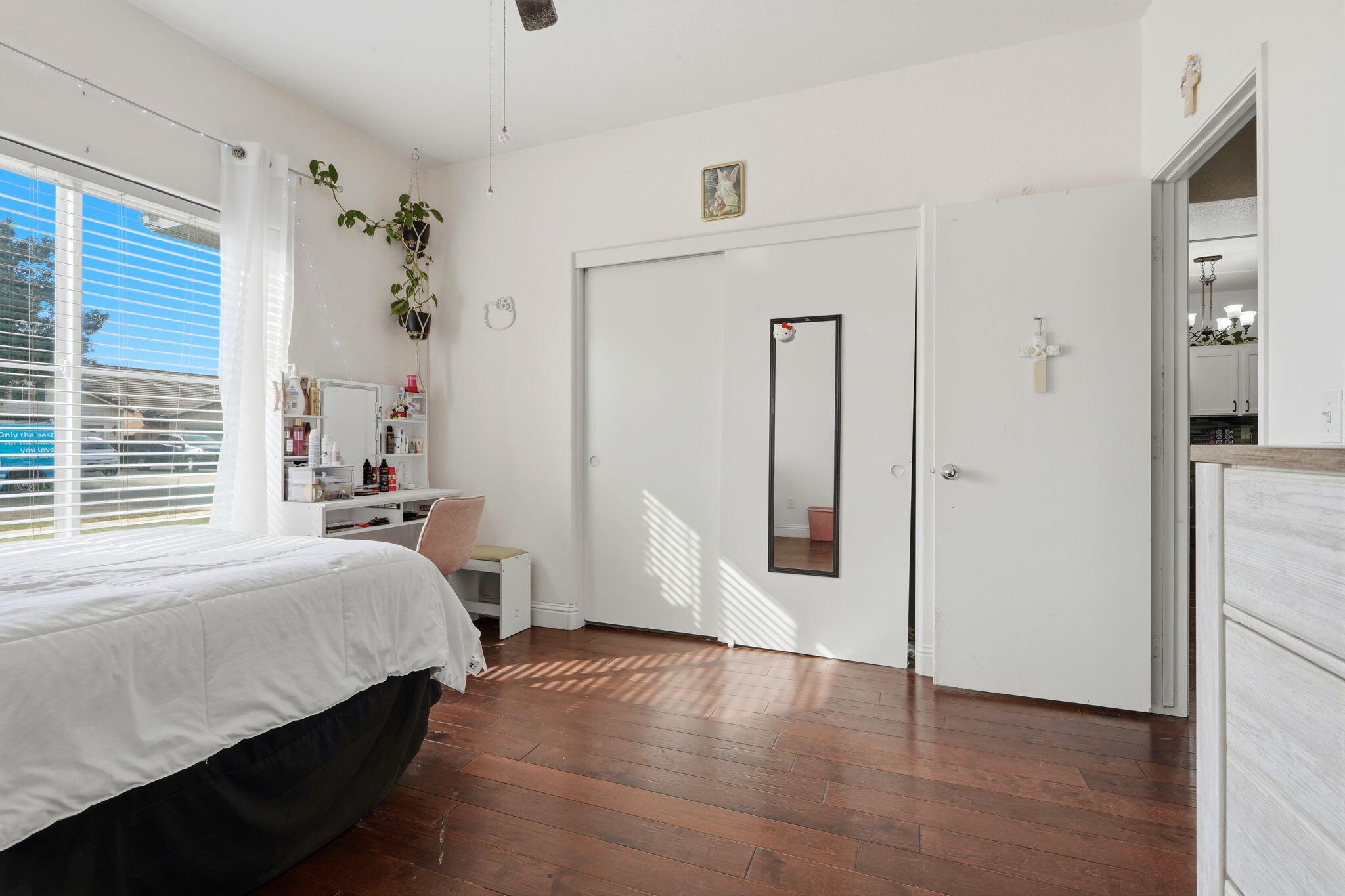 834 W W James Ct, Visalia, CA 93277