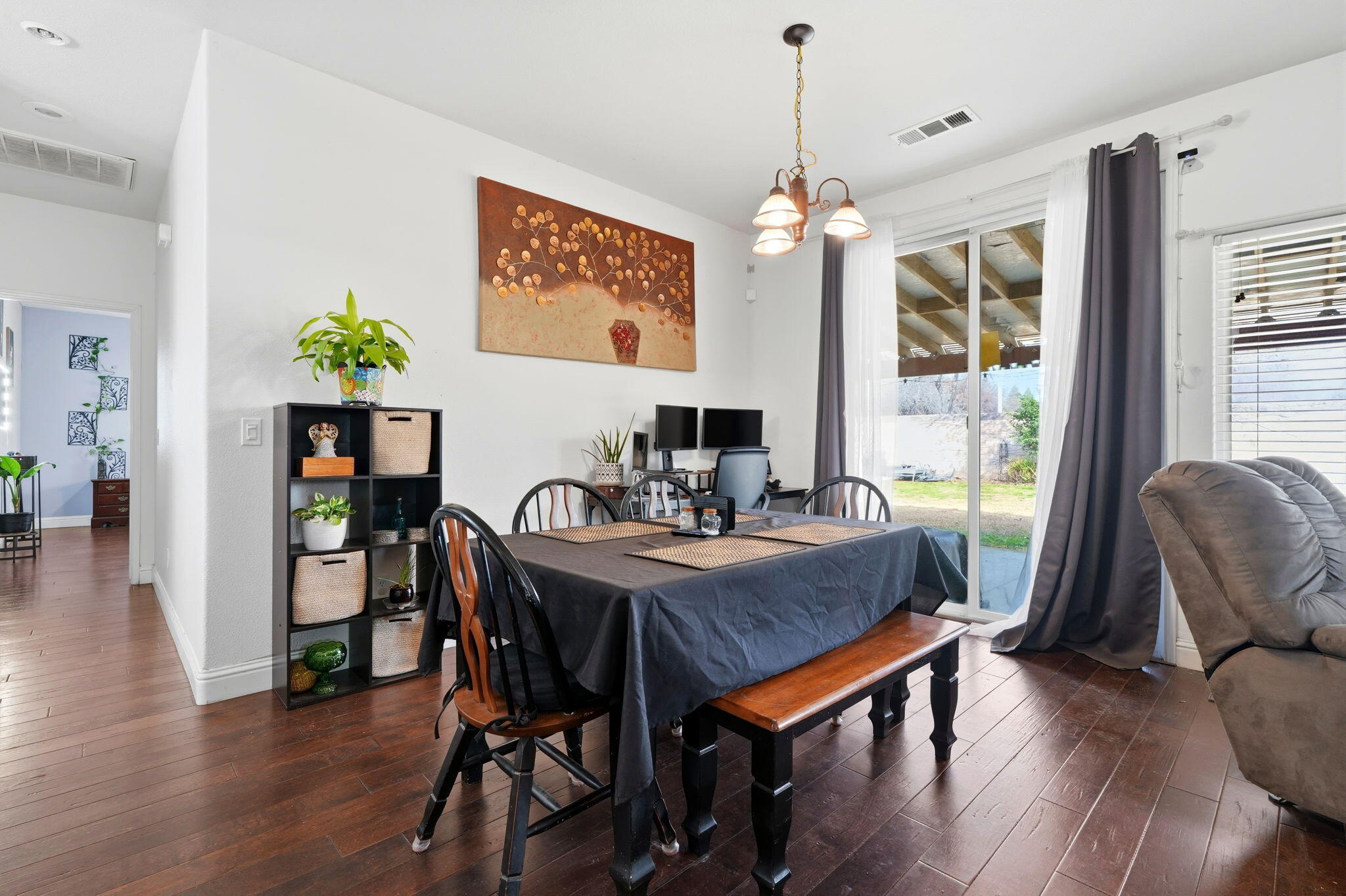 834 W W James Ct, Visalia, CA 93277