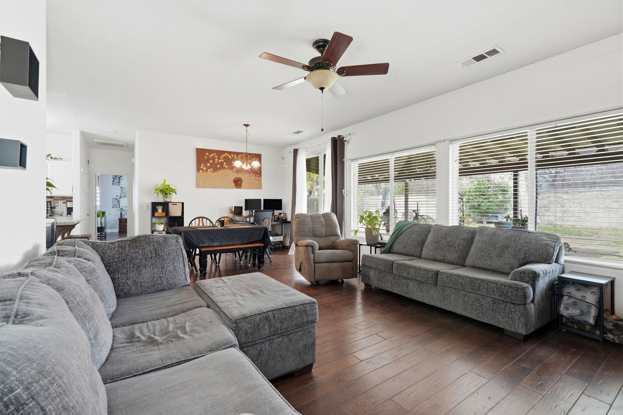 834 W W James Ct, Visalia, CA 93277