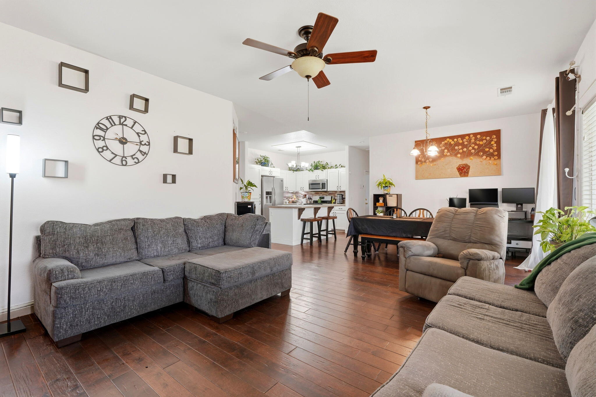 834 W W James Ct, Visalia, CA 93277