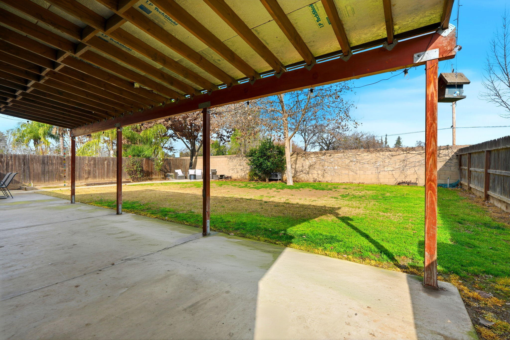 834 W W James Ct, Visalia, CA 93277