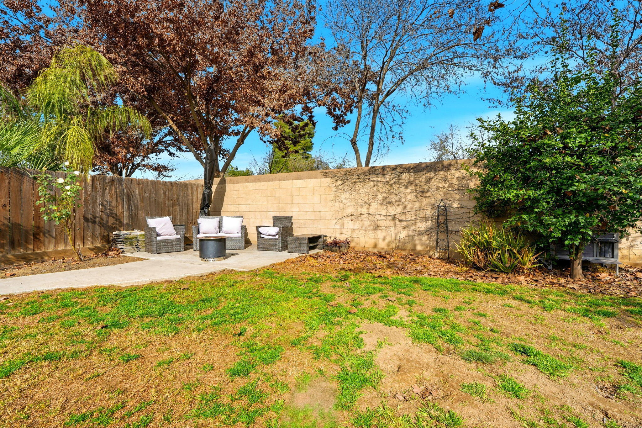 834 W W James Ct, Visalia, CA 93277