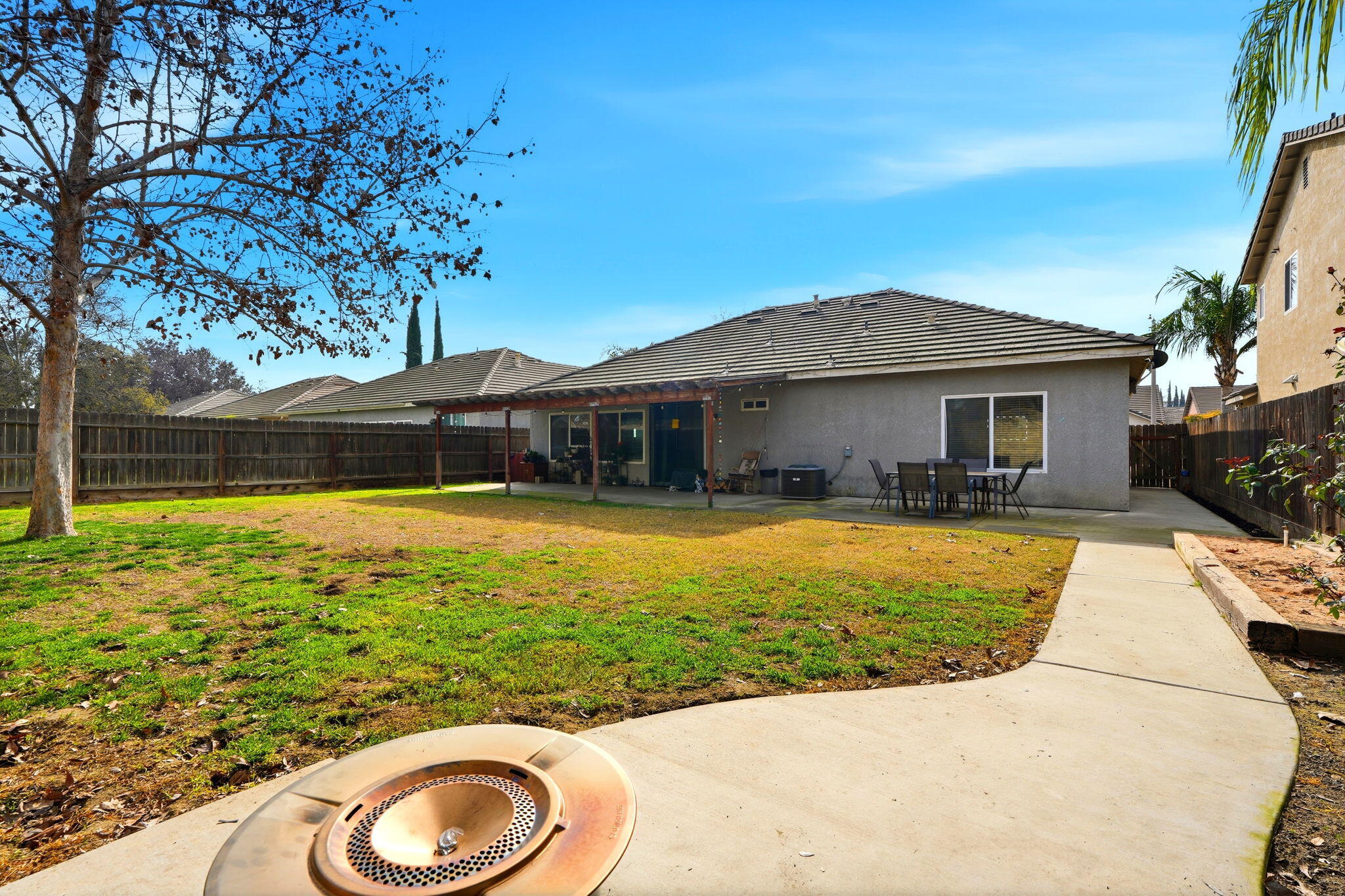 834 W W James Ct, Visalia, CA 93277
