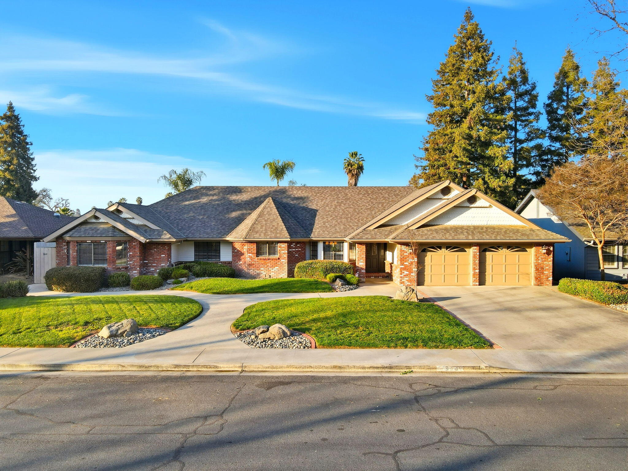 310 E Monte Vista Ave, Visalia, CA 93277