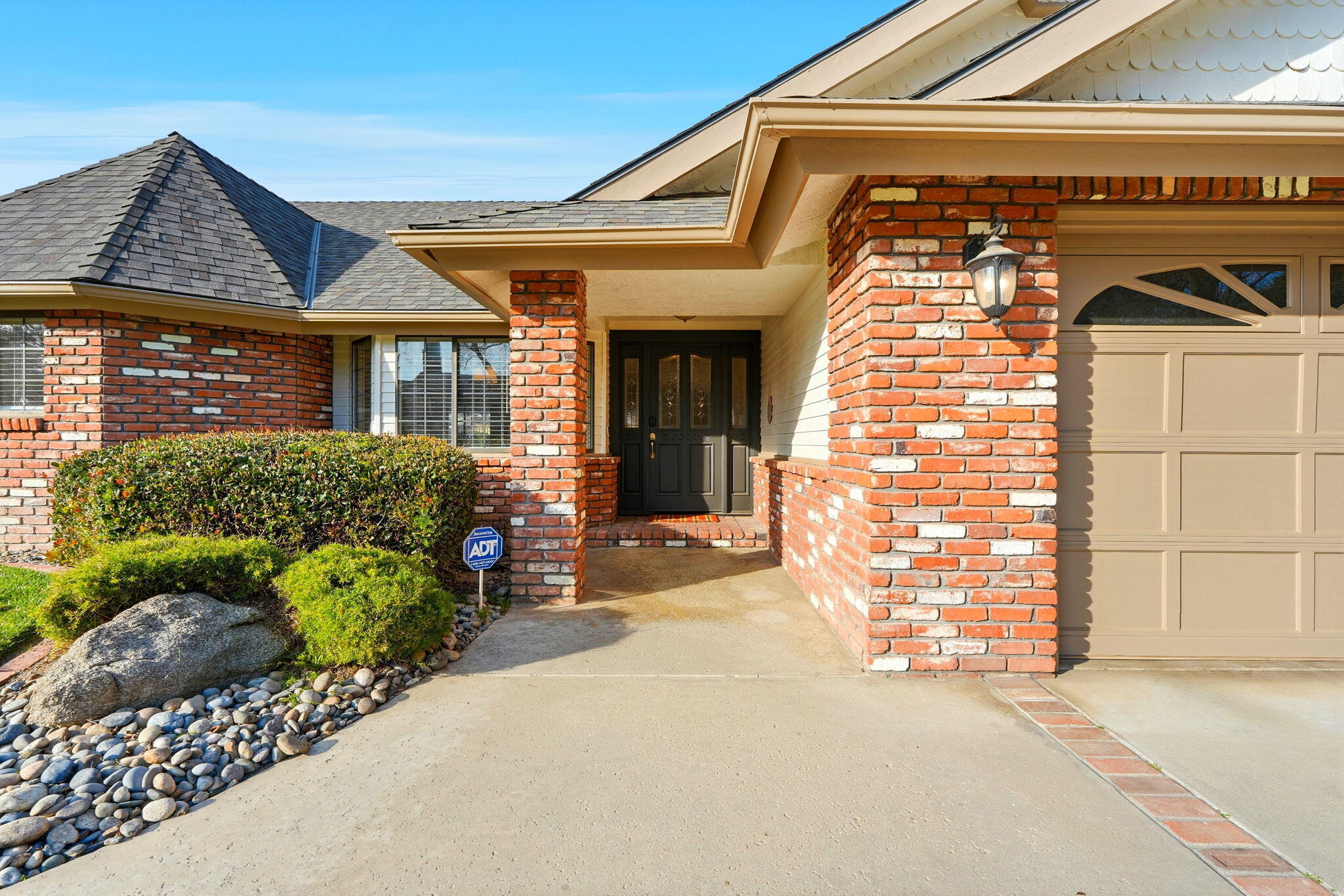 310 E Monte Vista Ave, Visalia, CA 93277