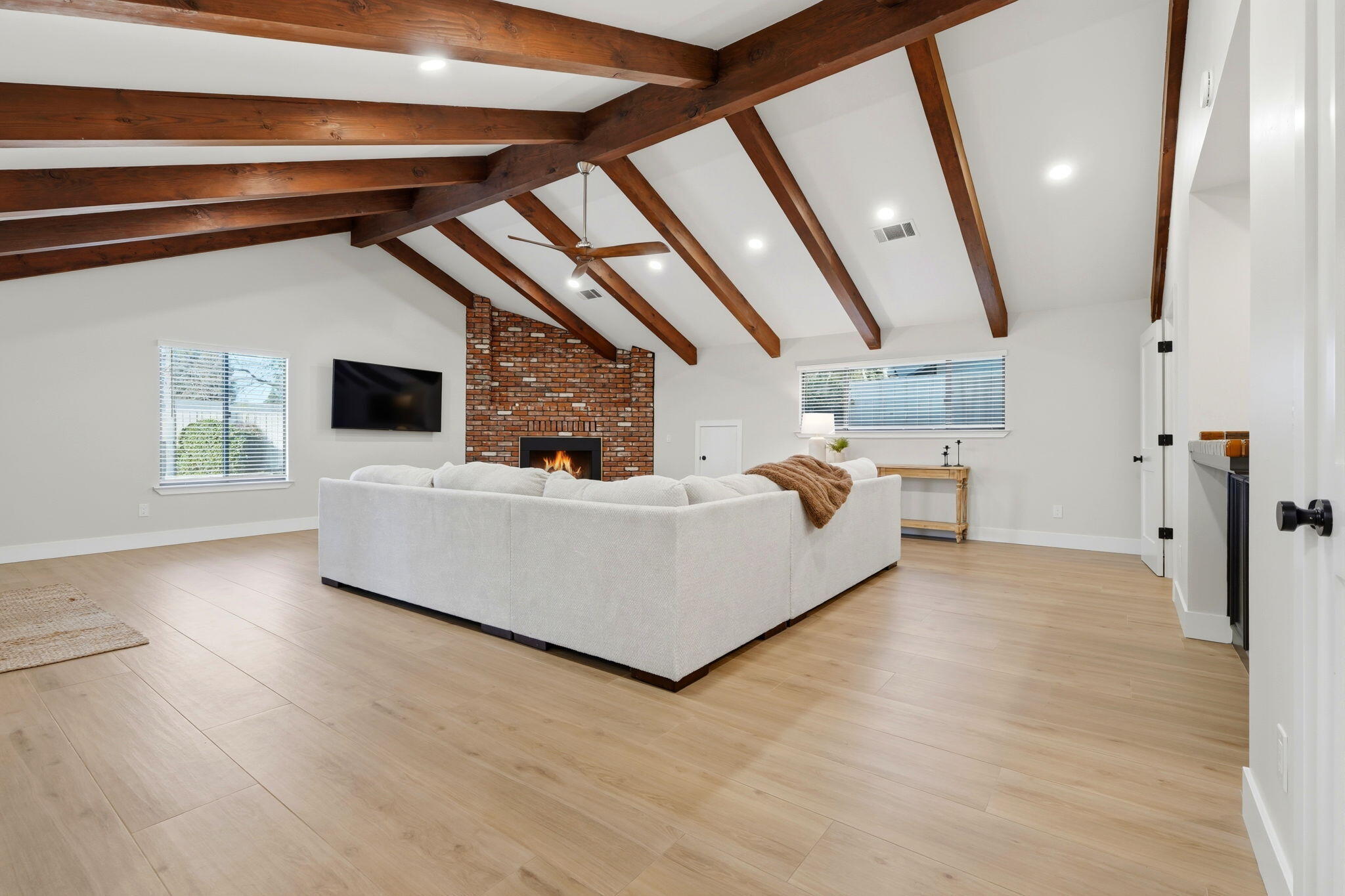 310 E Monte Vista Ave, Visalia, CA 93277