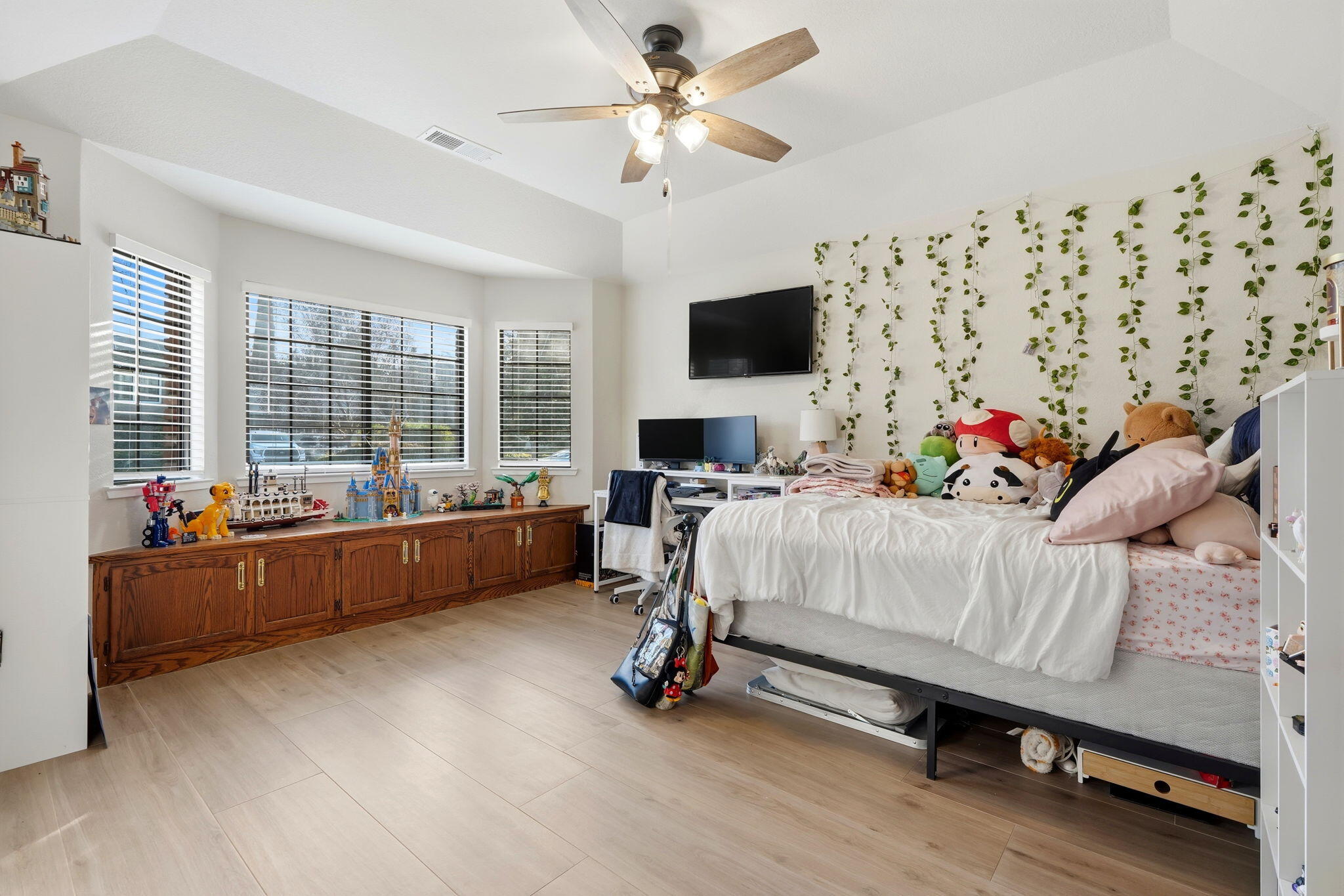 310 E Monte Vista Ave, Visalia, CA 93277