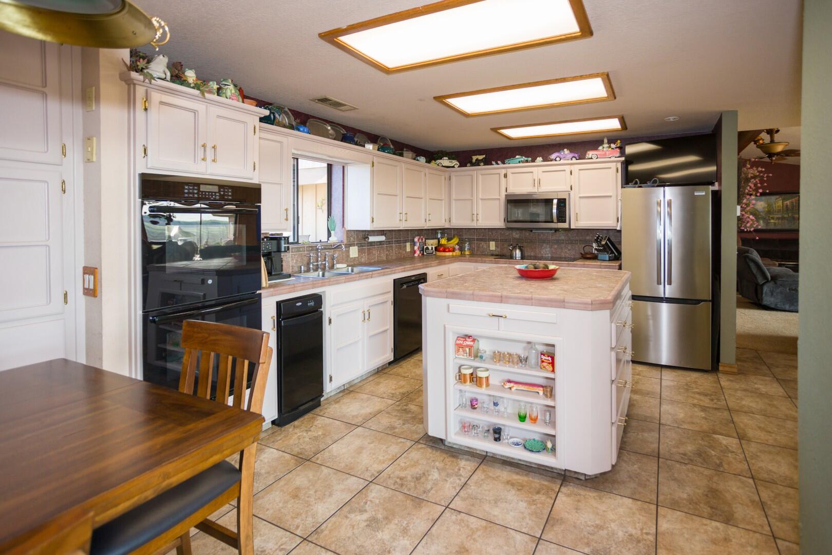 8924 Road 244, Terra Bella, CA 93270