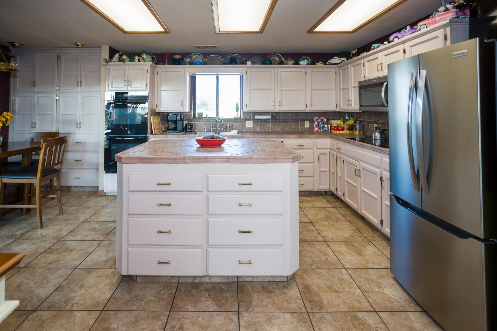 8924 Road 244, Terra Bella, CA 93270