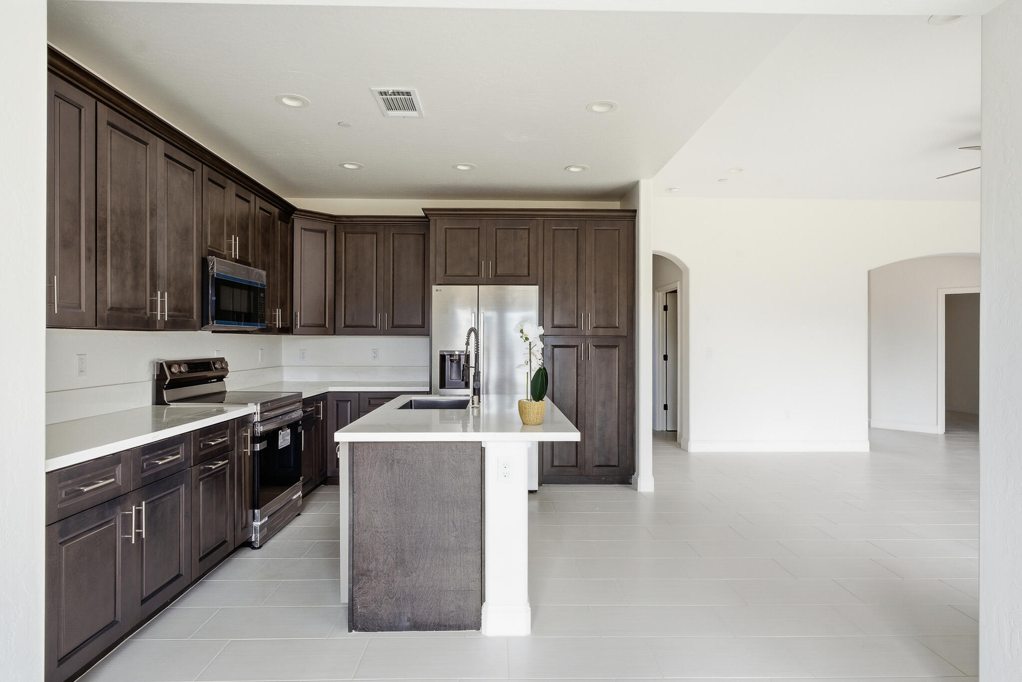 6347 W Elowin Ave, Visalia, CA 93291