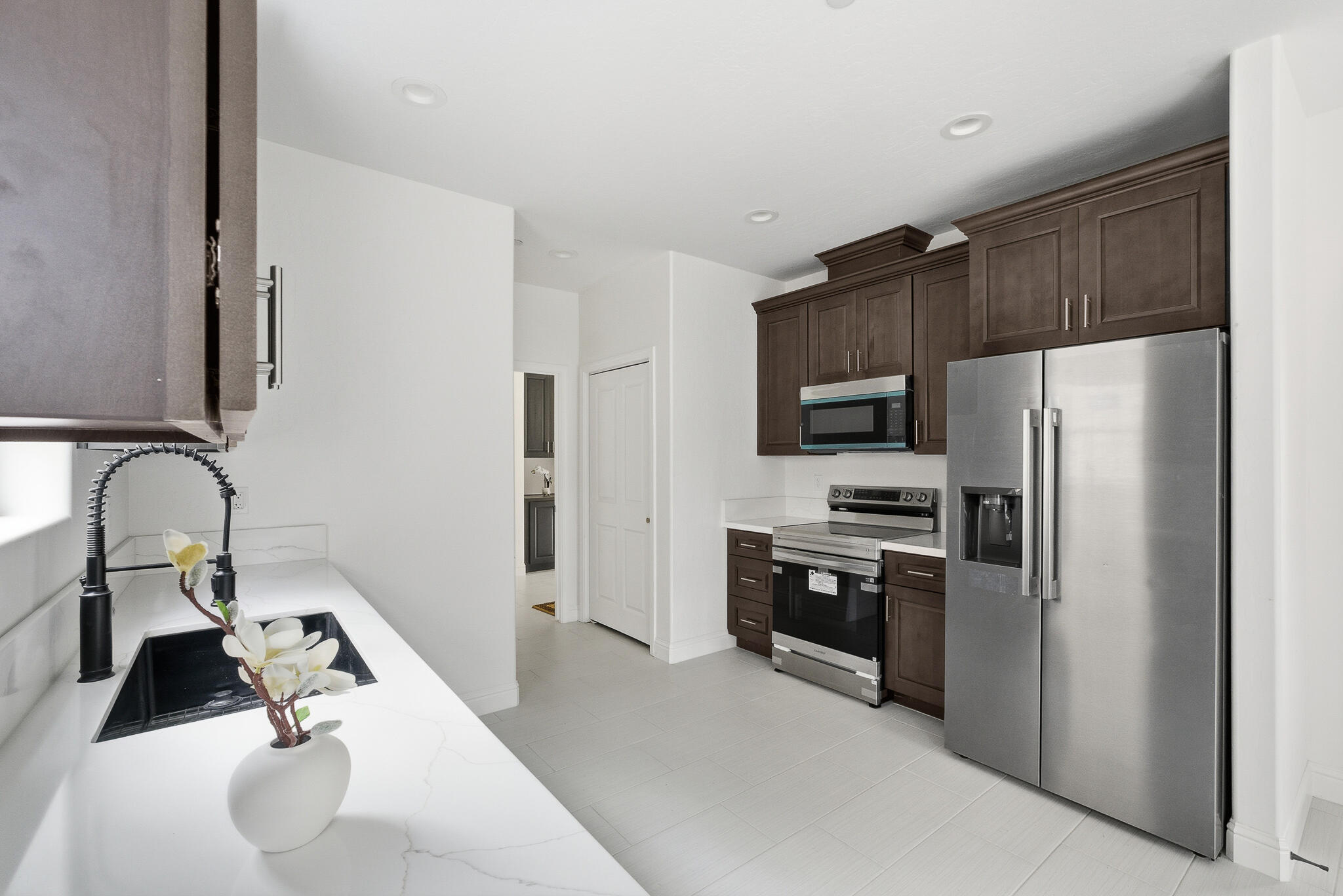 6347 W Elowin Ave, Visalia, CA 93291