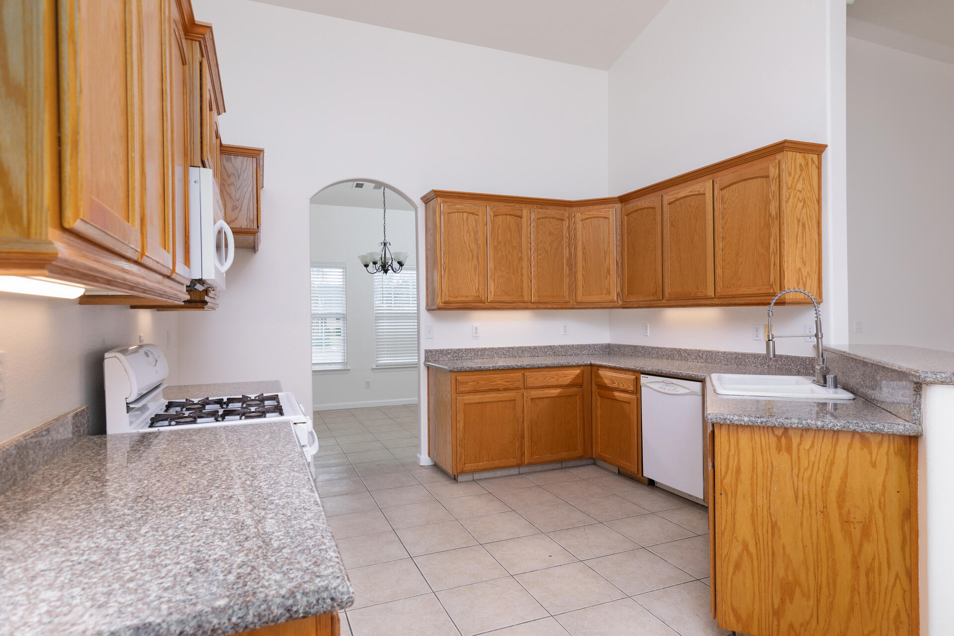 1847 E Lauren Ave, Dinuba, CA 93618