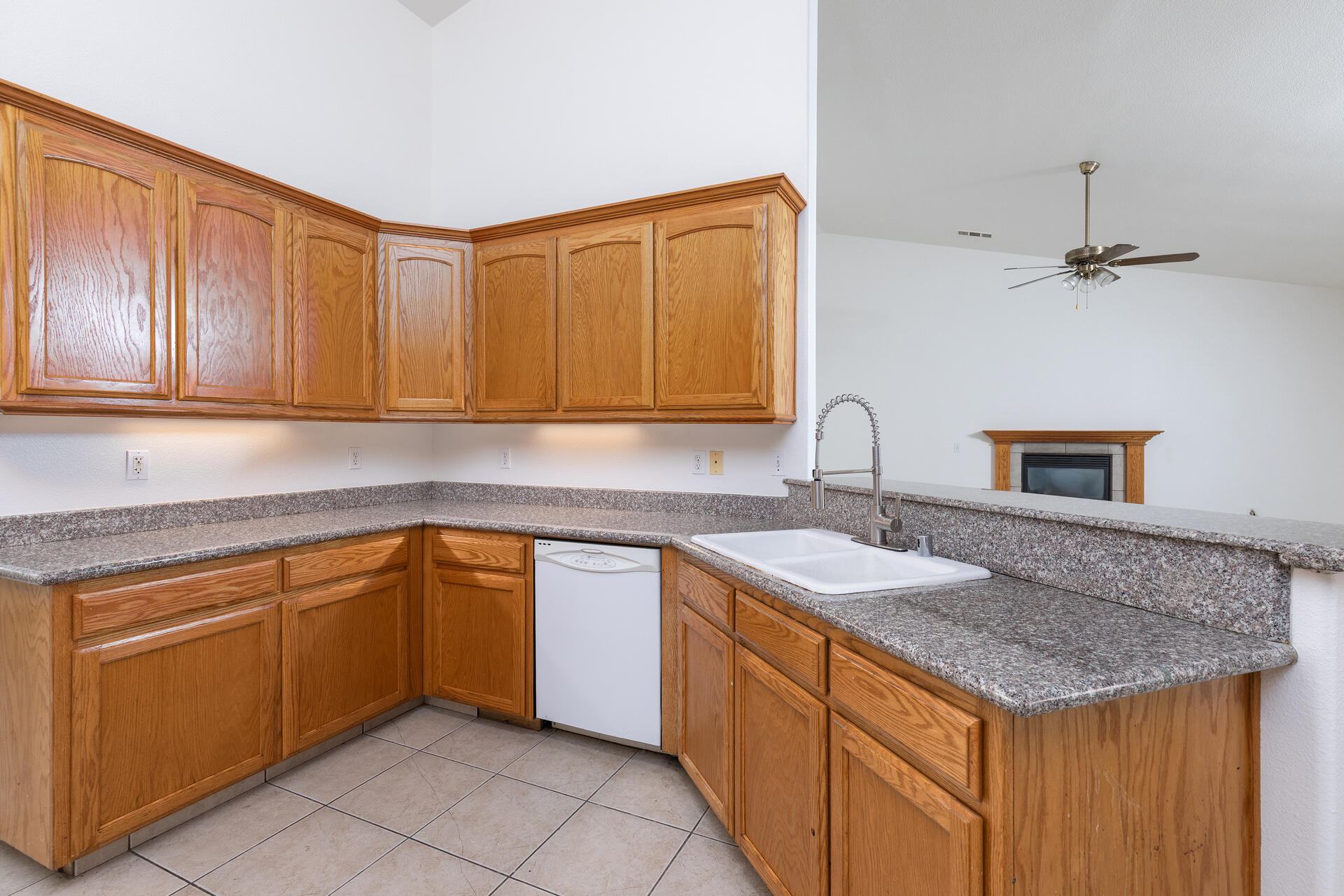 1847 E Lauren Ave, Dinuba, CA 93618