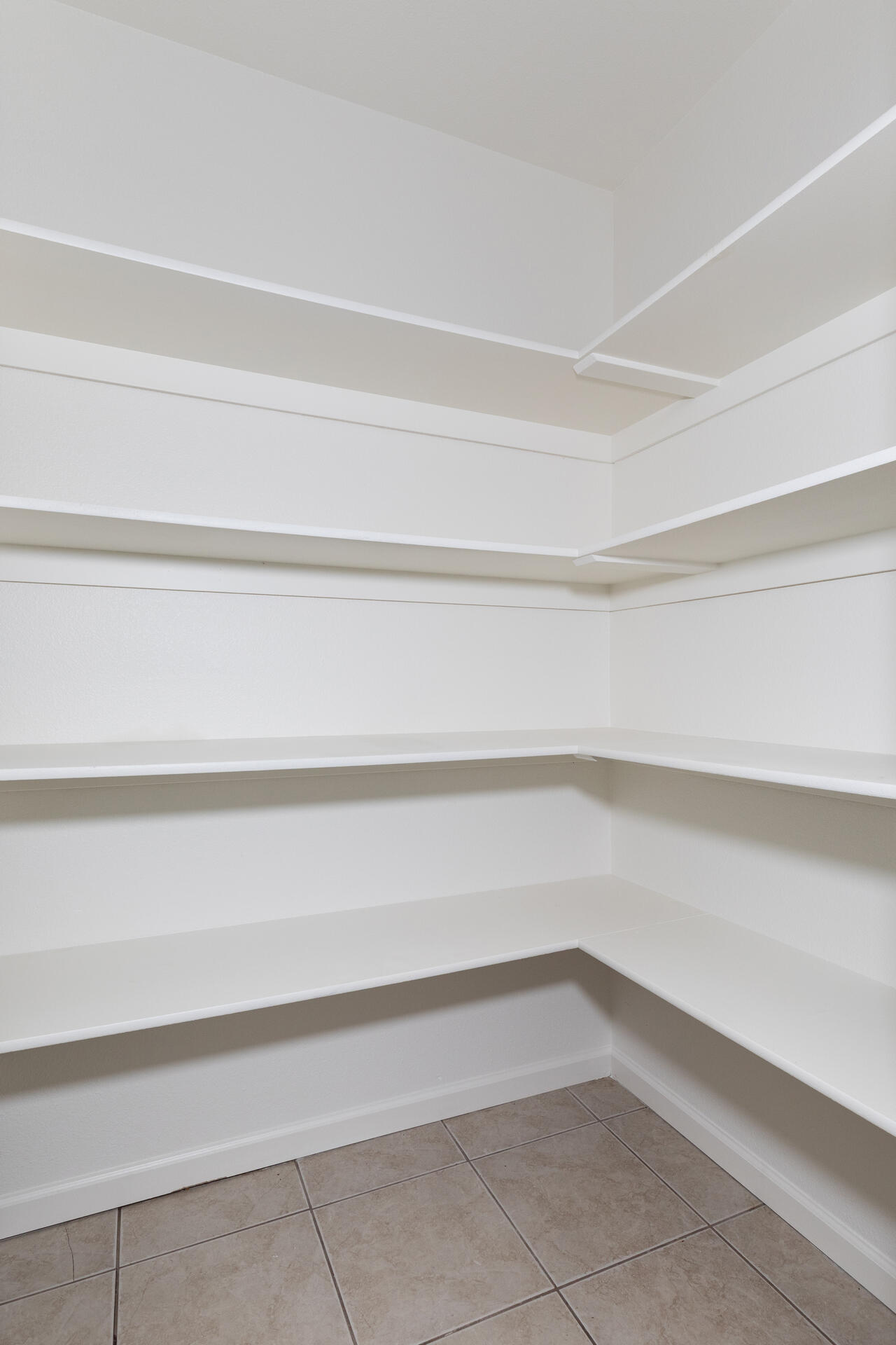 1847 E Lauren Ave, Dinuba, CA 93618