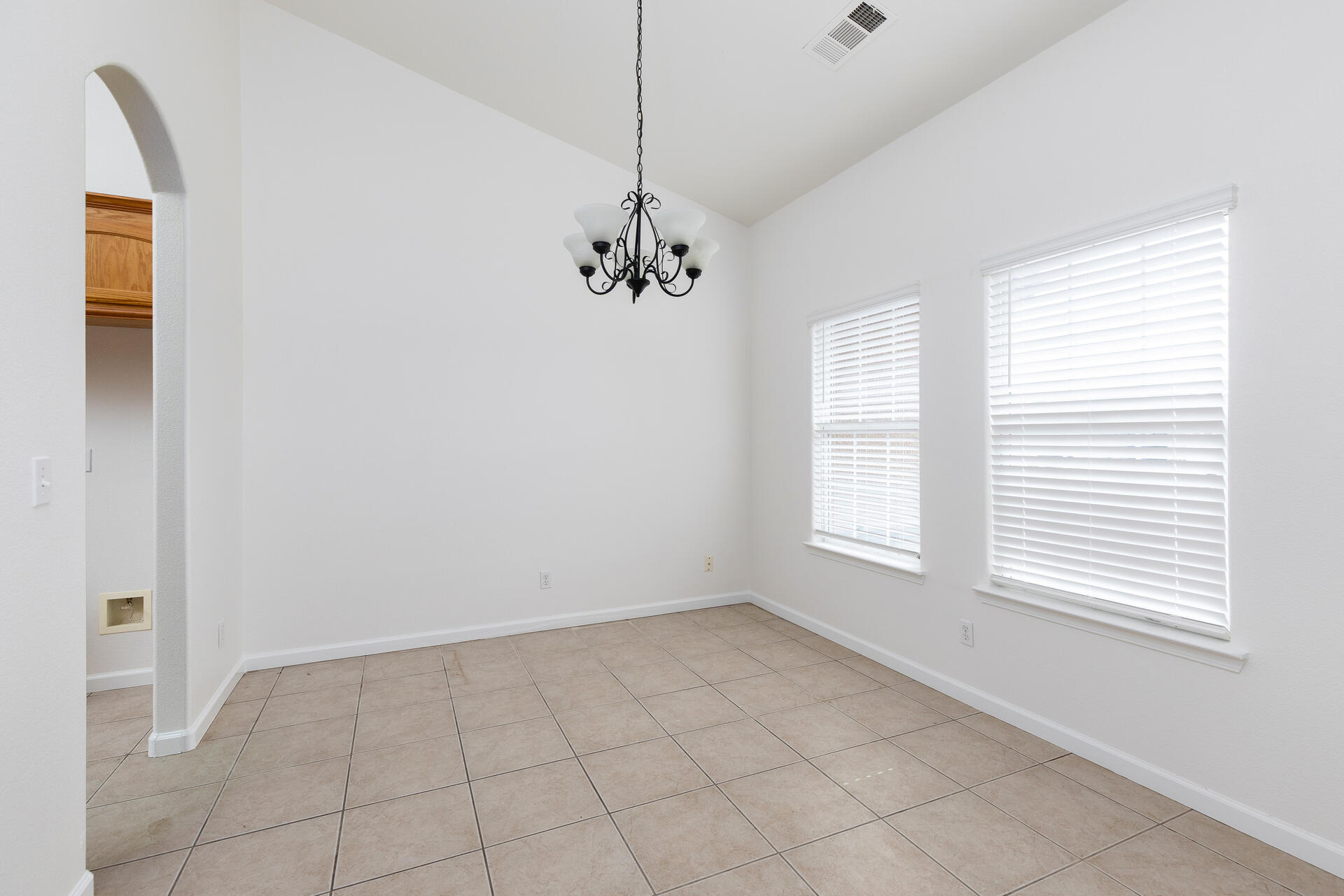 1847 E Lauren Ave, Dinuba, CA 93618