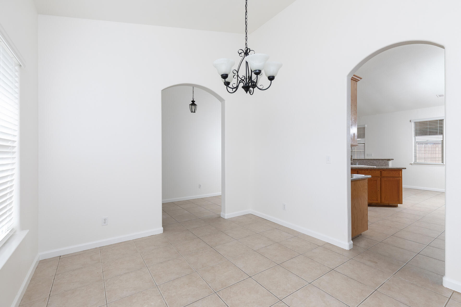 1847 E Lauren Ave, Dinuba, CA 93618