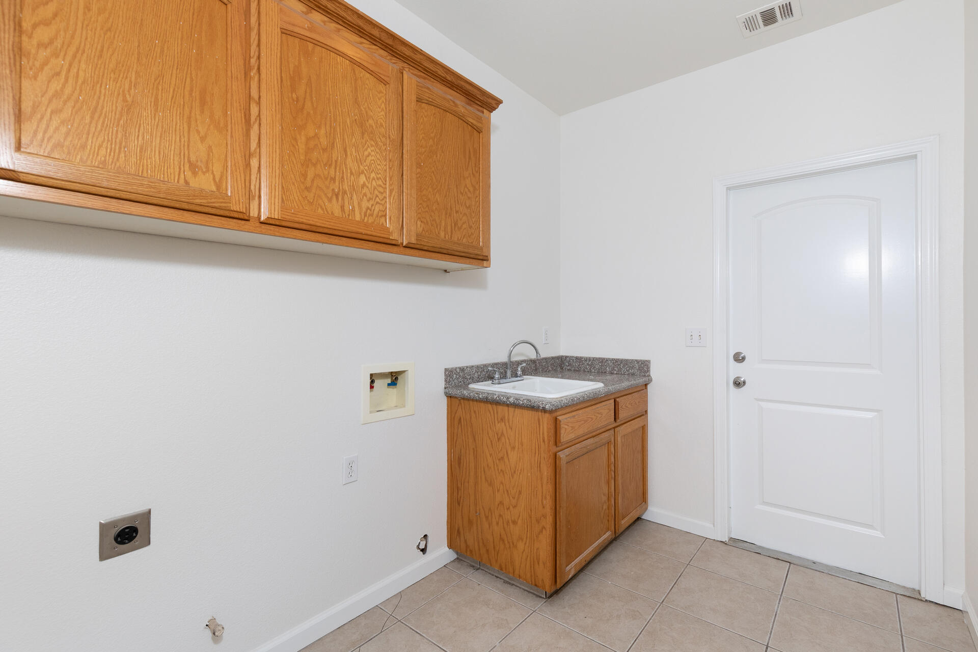 1847 E Lauren Ave, Dinuba, CA 93618