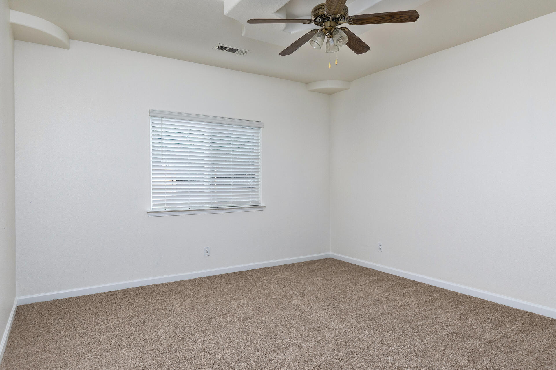 1847 E Lauren Ave, Dinuba, CA 93618