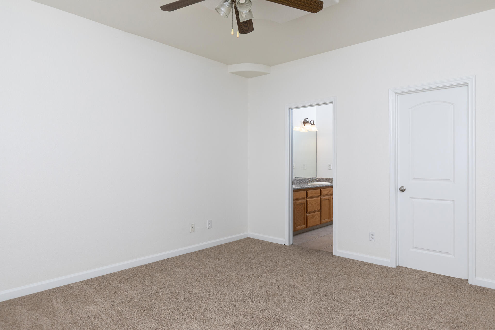 1847 E Lauren Ave, Dinuba, CA 93618