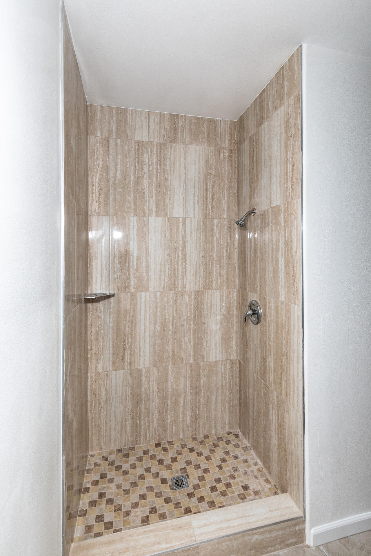 1847 E Lauren Ave, Dinuba, CA 93618