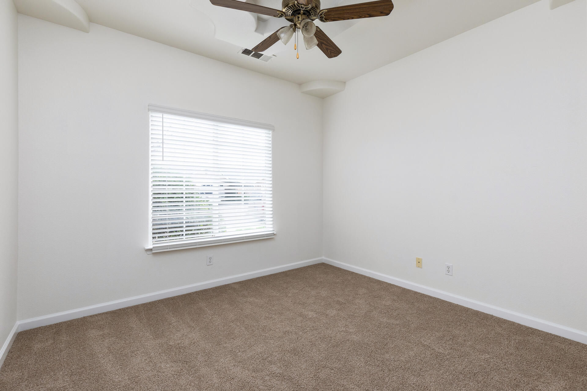 1847 E Lauren Ave, Dinuba, CA 93618