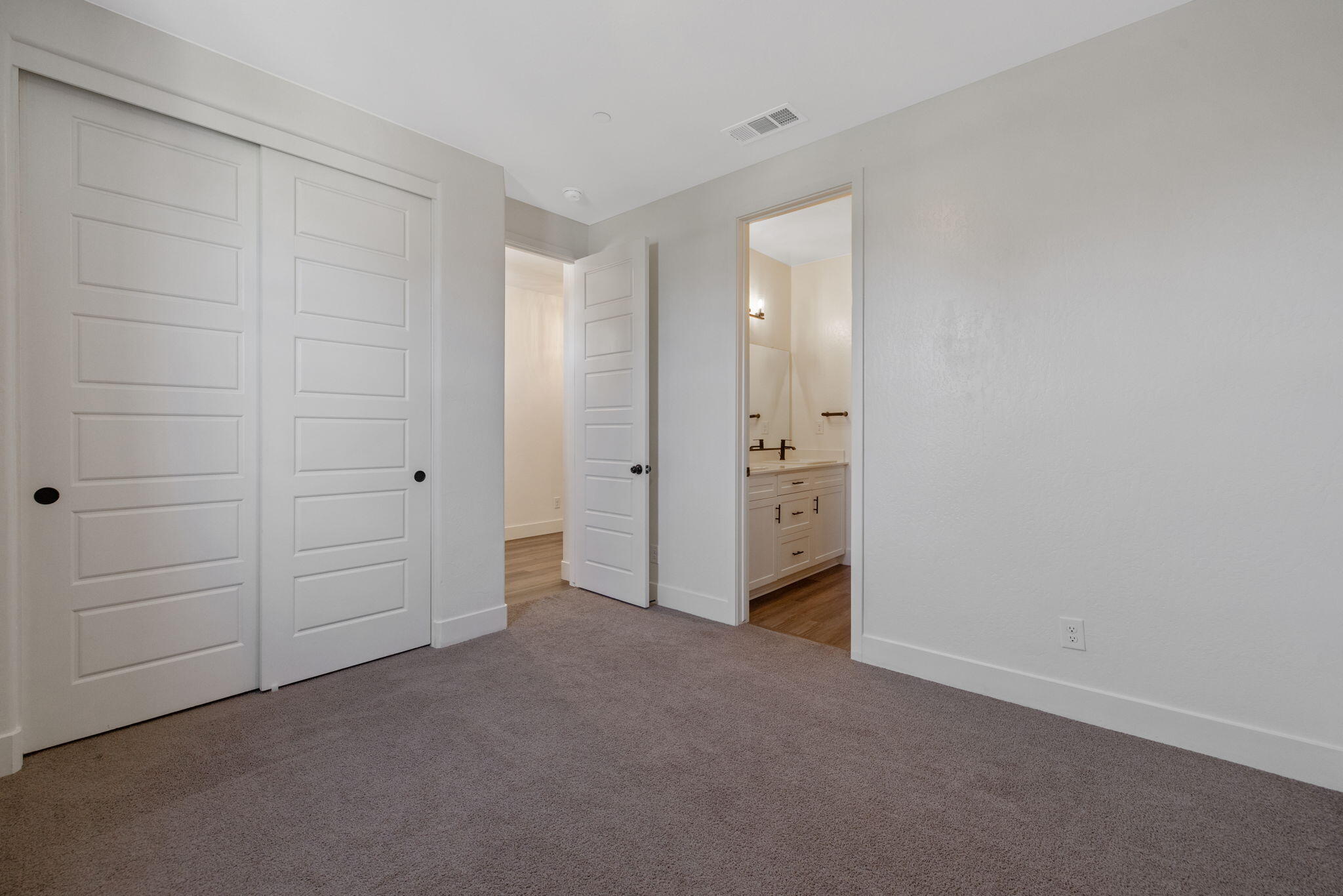 2635 S Cain Ct, Visalia, CA 93292