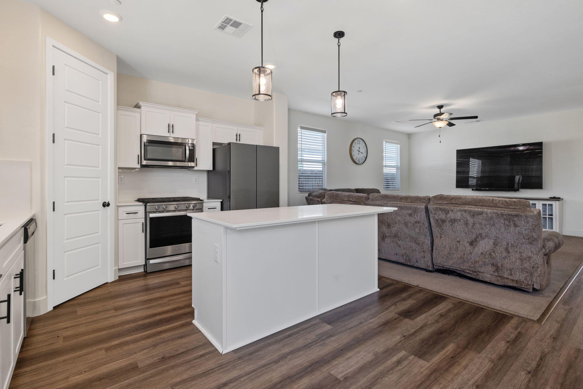 2635 S Cain Ct, Visalia, CA 93292