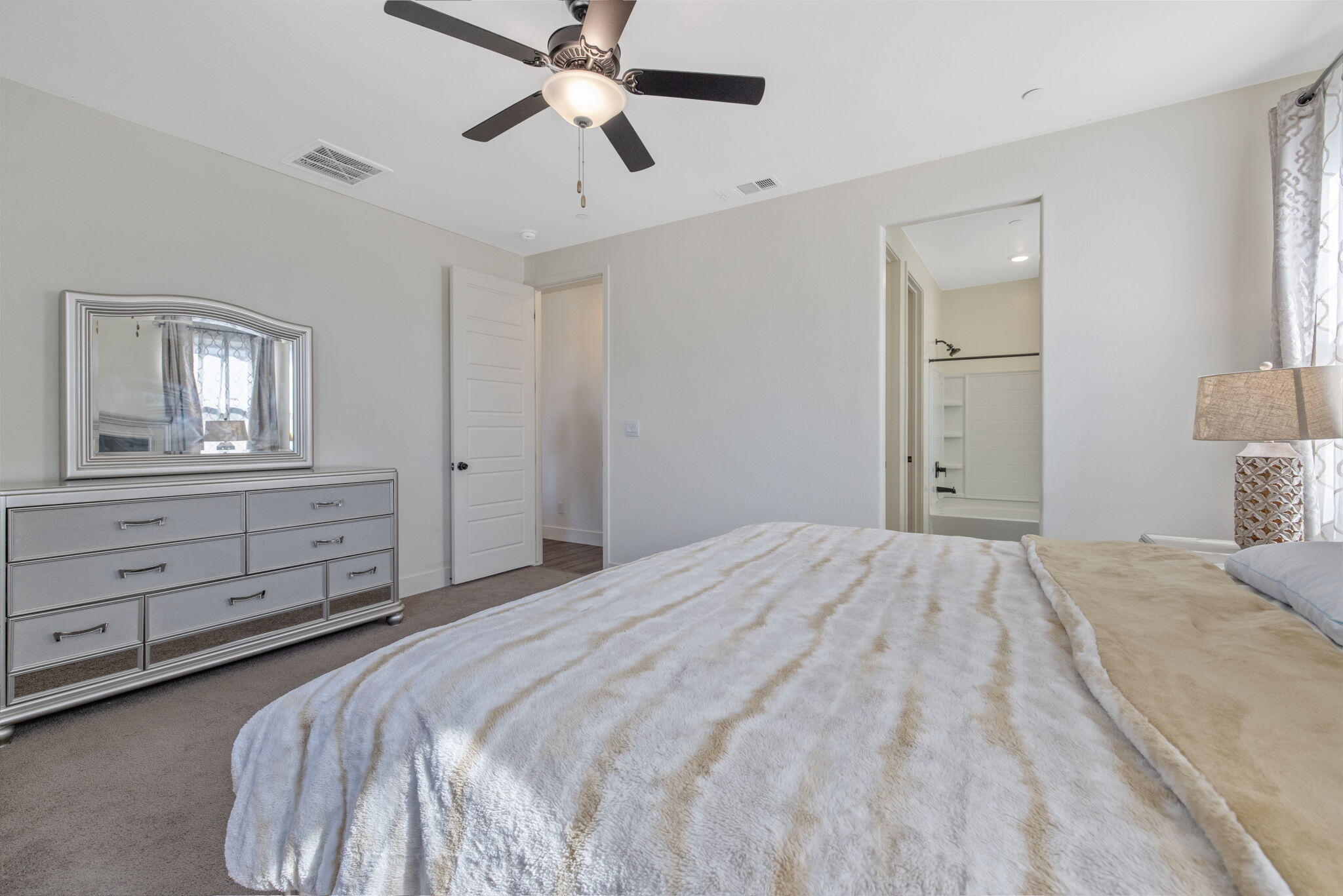 2635 S Cain Ct, Visalia, CA 93292