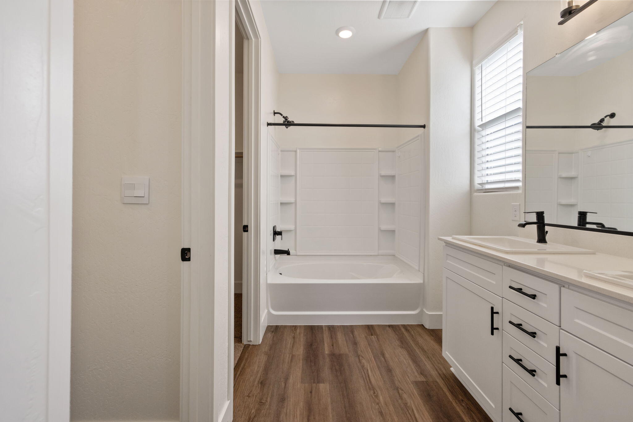 2635 S Cain Ct, Visalia, CA 93292