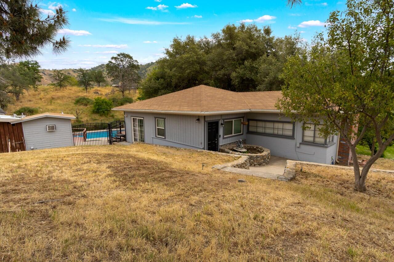 35228 Lenard Rd, Springville, CA 93265