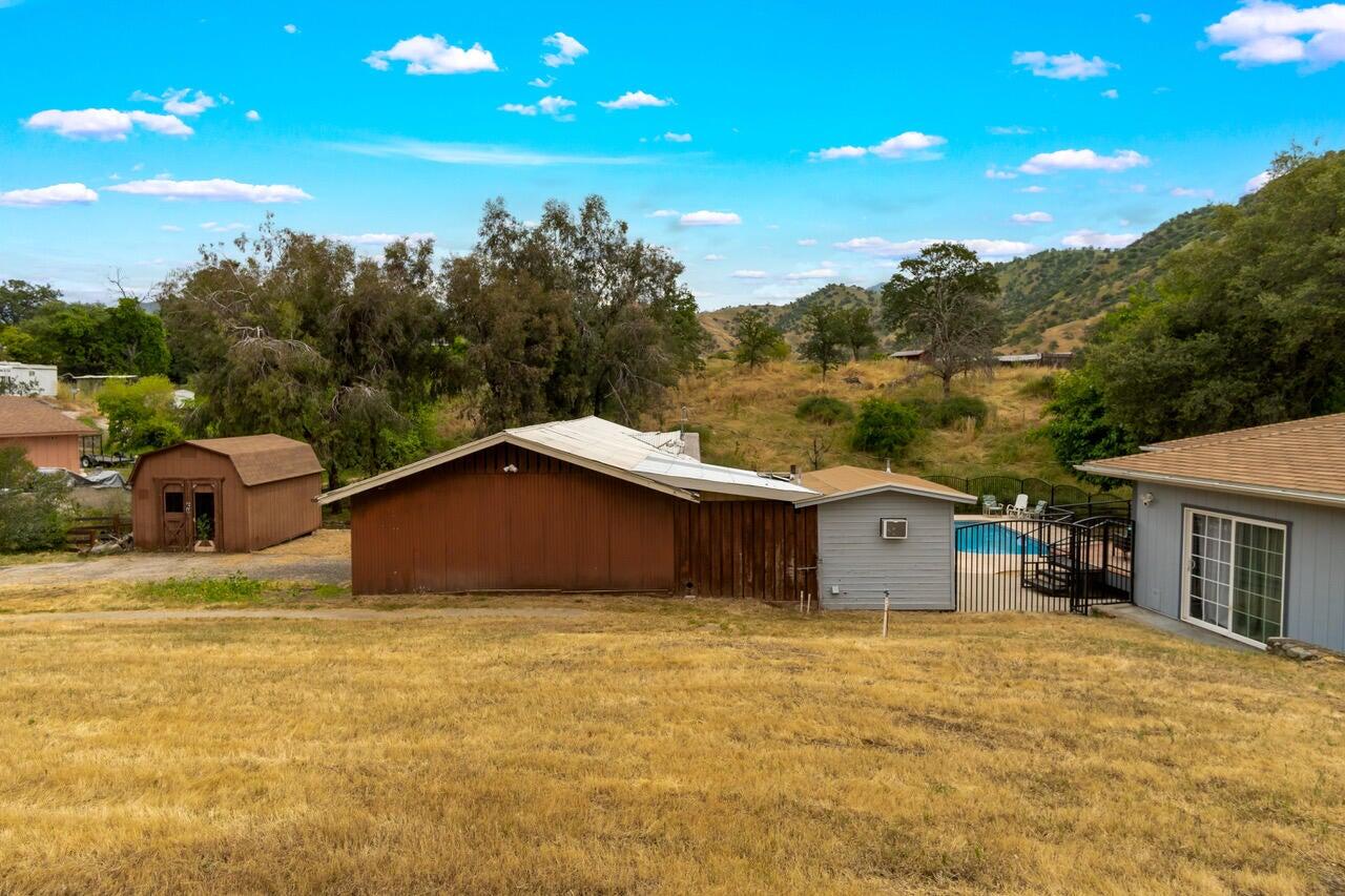 35228 Lenard Rd, Springville, CA 93265