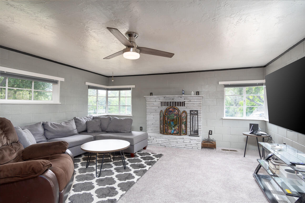 35228 Lenard Rd, Springville, CA 93265