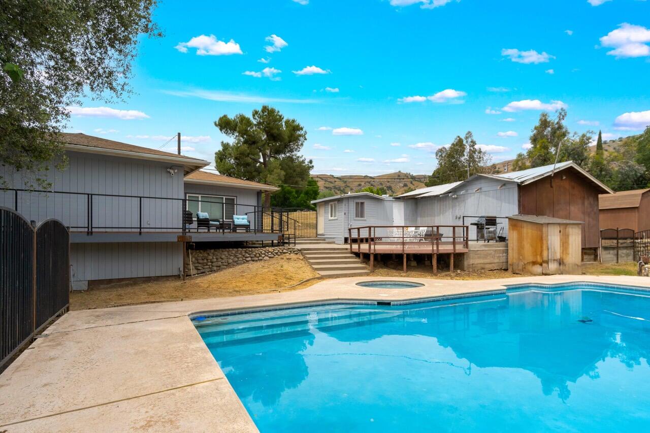 35228 Lenard Rd, Springville, CA 93265