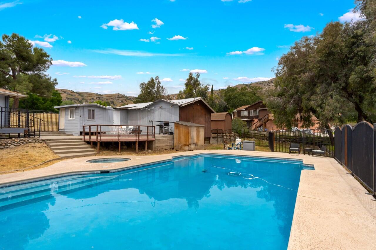 35228 Lenard Rd, Springville, CA 93265