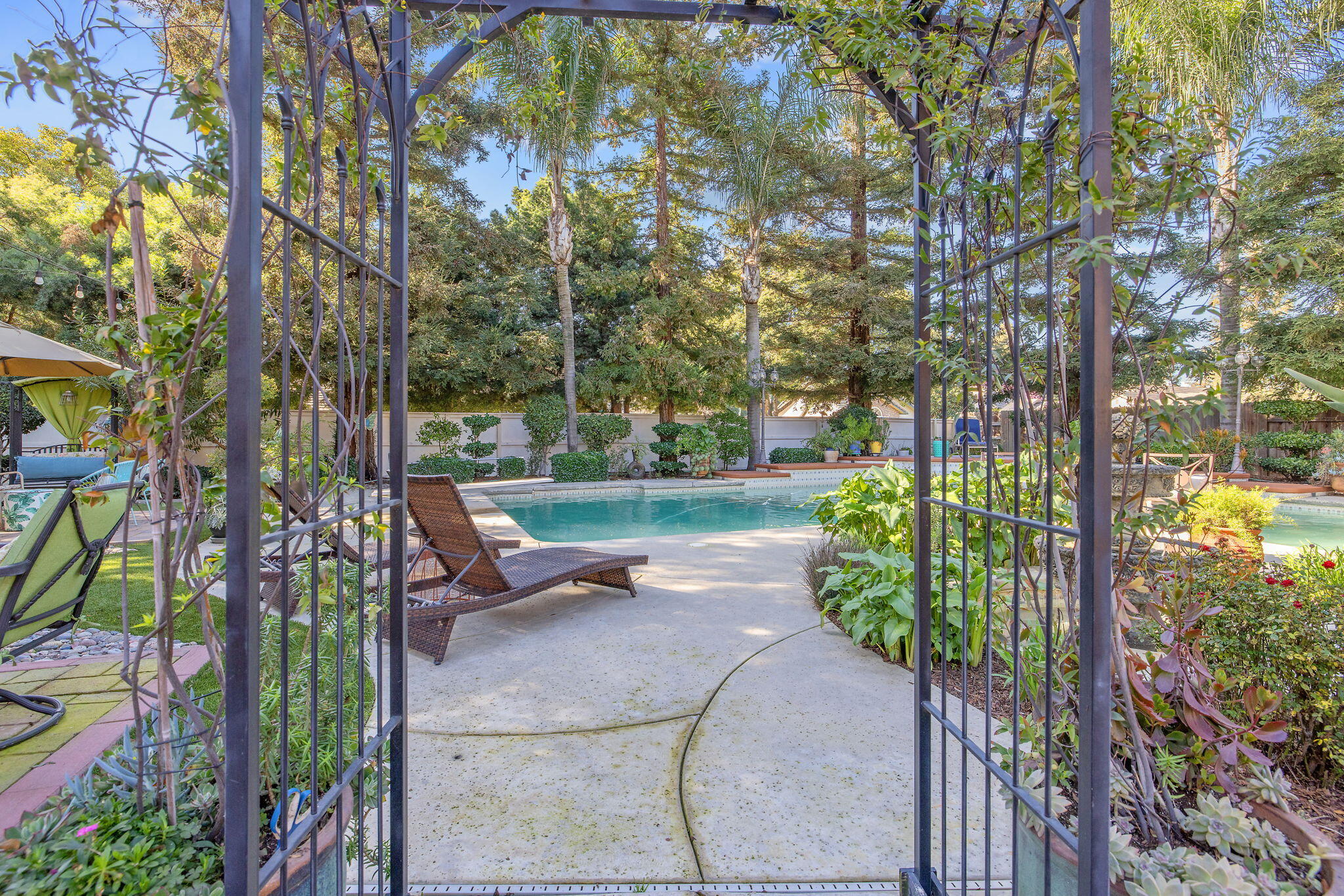 6614 W Vassar Ave, Visalia, CA 93277