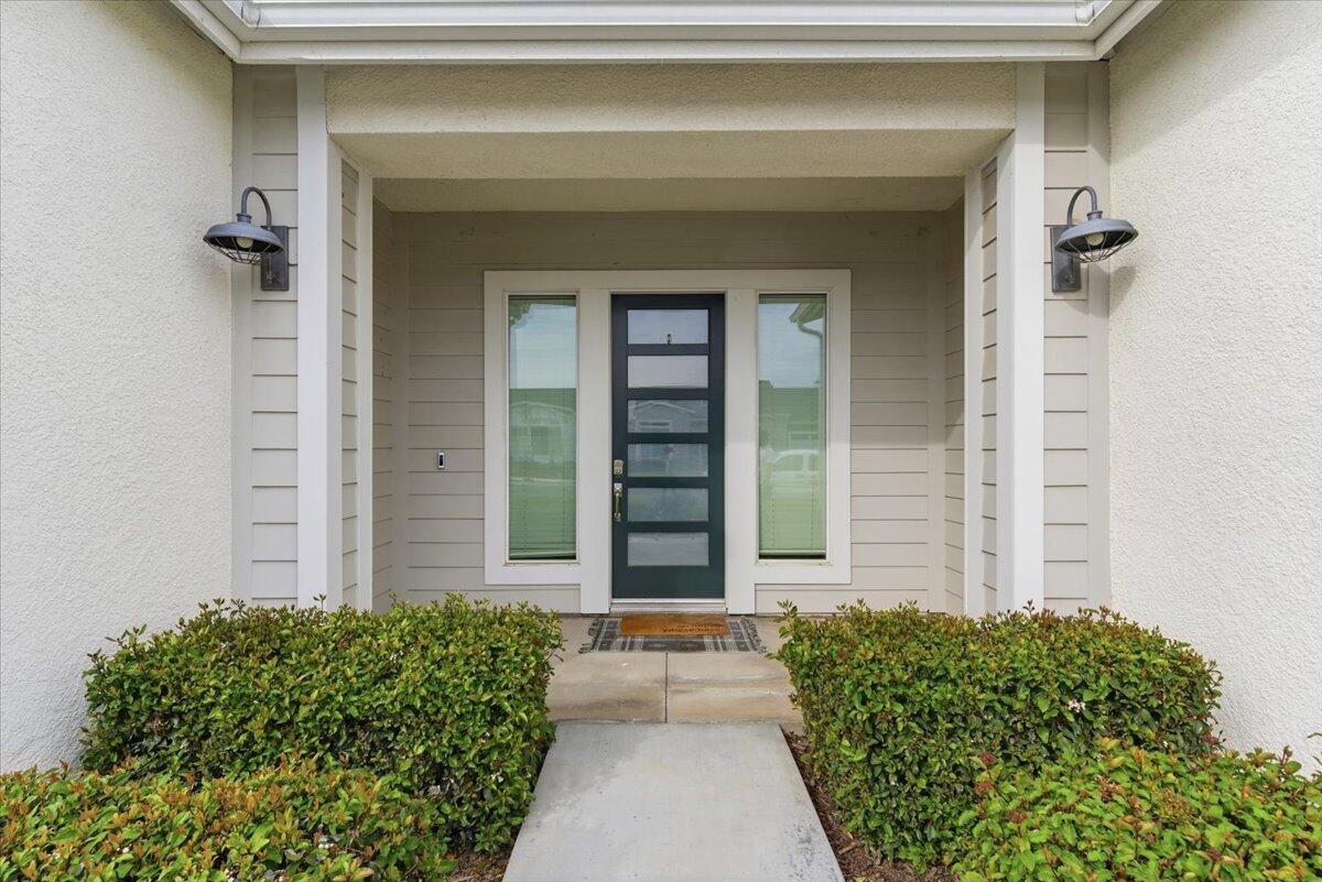 434 E Tyler Ct, Visalia, CA 93291