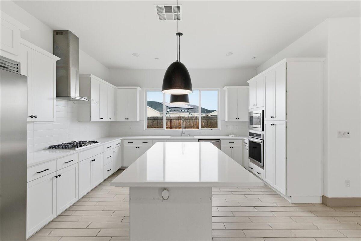 434 E Tyler Ct, Visalia, CA 93291