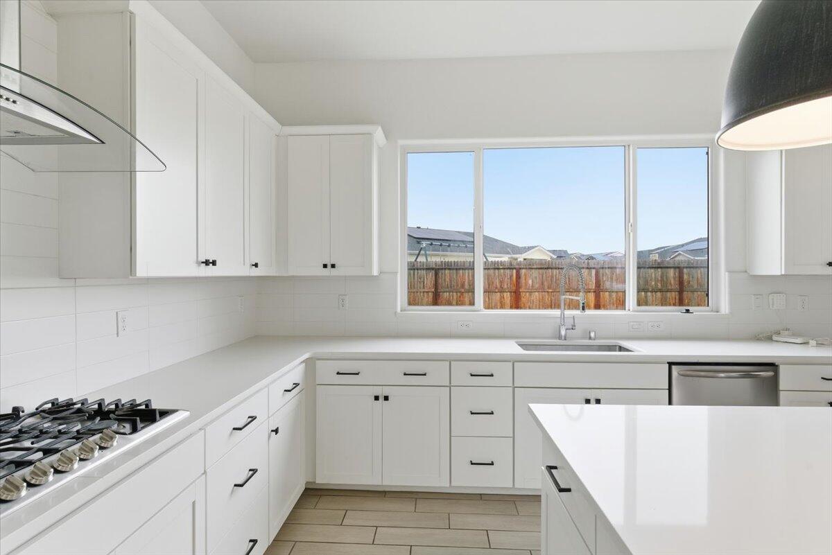 434 E Tyler Ct, Visalia, CA 93291